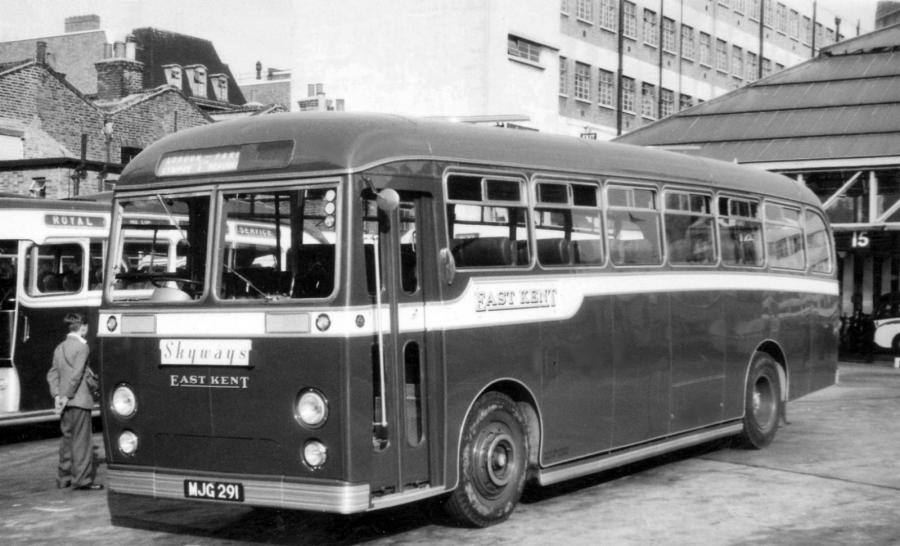  AEC Reliance MU3RV Beadle (DP37F) 1957 года  (UK) (фото 2 из 3)
